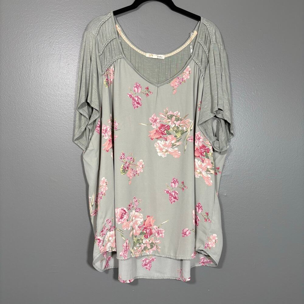 Rewind Gray Floral Boho Top Mixed Media V-Neck Braided - Women's Plus Size 3X